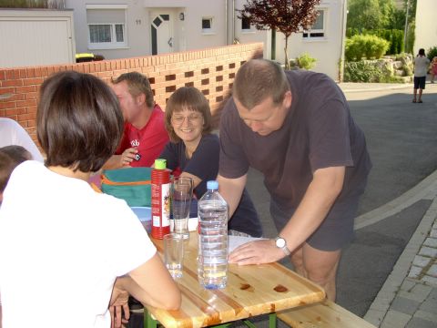 Unterschriftensammlung f�r die Spielstra�e Konradweg